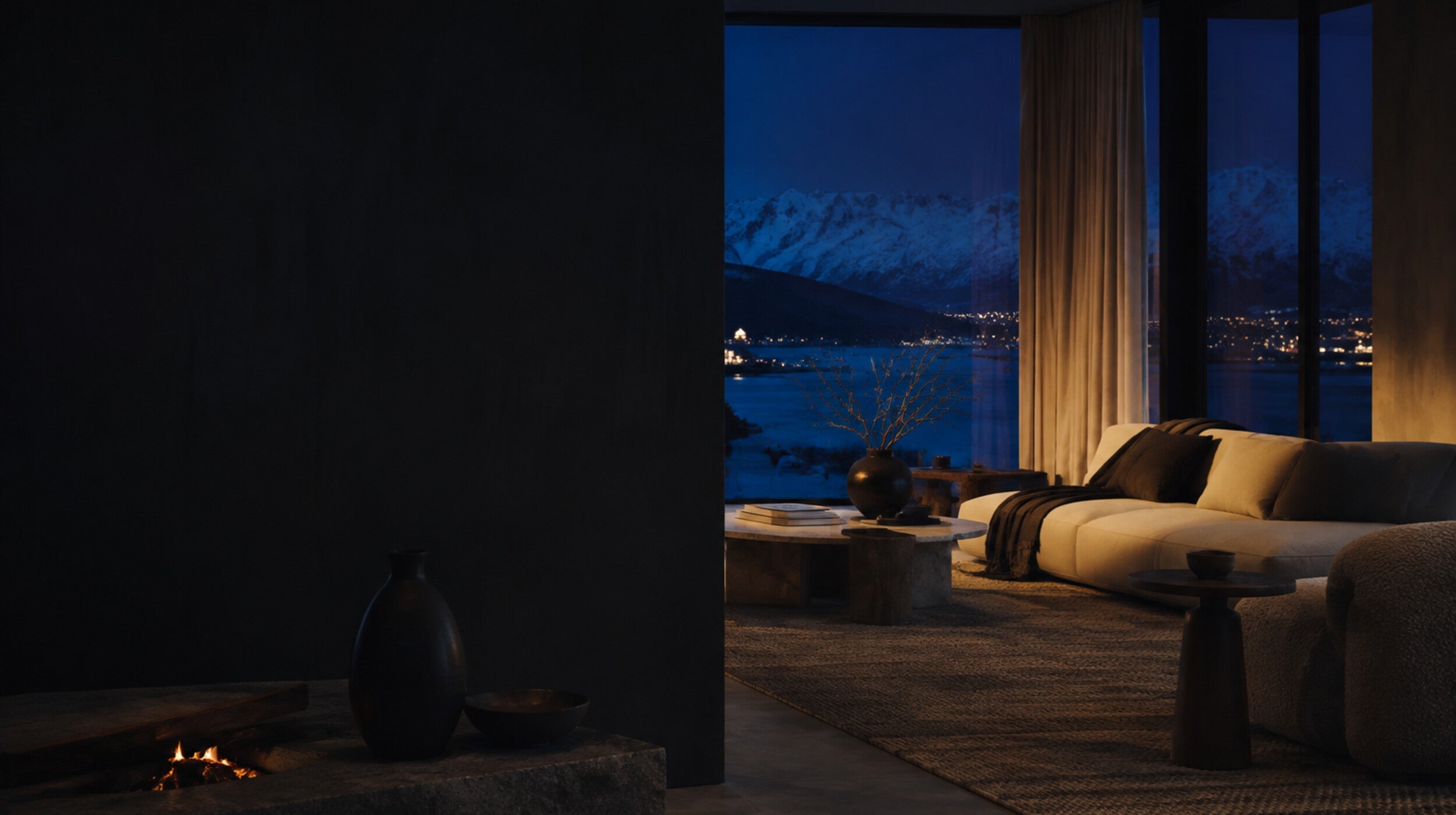 Intérieur calme à l’heure bleue face aux montagnes de Tromsø